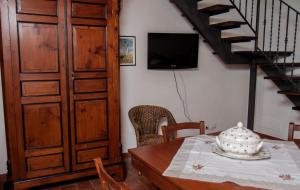 A television and/or entertainment centre at Serravalle Relais & Country Villa with private pool - Esclusive use