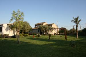 A garden outside Serravalle Relais & Country Villa with private pool - Esclusive use