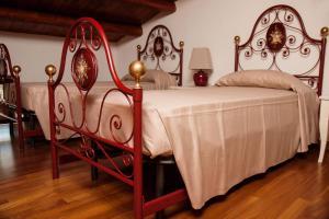 A bed or beds in a room at Serravalle Relais & Country Villa with private pool - Esclusive use