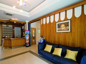 a living room with a blue couch and wooden walls at Hotel Solaria in Marina Romea