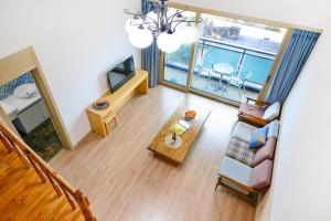 TV a/nebo společenská místnost v ubytování Jeju Resort