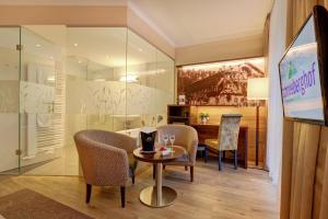Telewizja i/lub zestaw kina domowego w obiekcie Hotel Schneeberghof