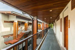 Ein Balkon oder eine Terrasse in der Unterkunft J4 Samui Hotel - SHA Plus