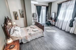 a bedroom with a bed and a table and windows at Villa Intemella in Kompítsion +31 photos