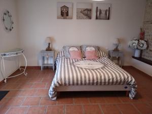 En eller flere senge i et værelse på Les Chambres de Thiergeville