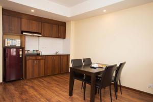 Kuhinja ili čajna kuhinja u objektu Hotel Jay Suites