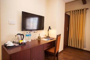 TV i/ili multimedijalni sistem u objektu Hotel Jay Suites