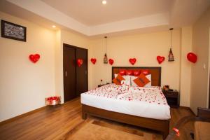 Krevet ili kreveti u jedinici u okviru objekta Hotel Jay Suites