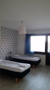 Postel nebo postele na pokoji v ubytování Fjord Apartments & Hostel Rooms