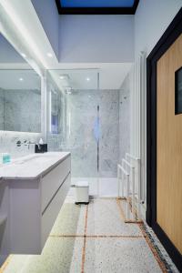 Bilik mandi di B&B Suites 124