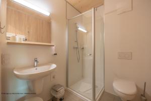 Kúpeľňa v ubytovaní Hotel Katamaran + 29 fotografií