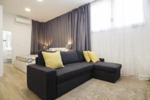 Posedenie v ubytovaní Apartment Aspalathos Centar - City center, a few minutes' walking distance to the UNESCO Palace, parking lot in front of the apartment