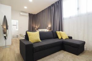 Posedenie v ubytovaní Apartment Aspalathos Centar - City center, a few minutes' walking distance to the UNESCO Palace, parking lot in front of the apartment