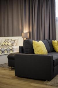 Posedenie v ubytovaní Apartment Aspalathos Centar - City center, a few minutes' walking distance to the UNESCO Palace, parking lot in front of the apartment