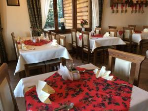 Restaurace v ubytování Hotel Dwór Karolówka