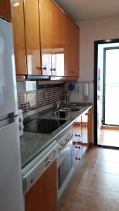 Kuchyňa alebo kuchynka v ubytovaní Apartamento el Atunito, Atlanterra