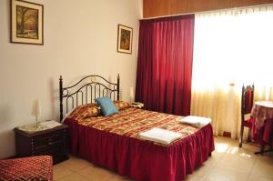 Ένα ή περισσότερα κρεβάτια σε δωμάτιο στο Hostal Camiluz