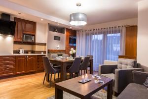 Η κουζίνα ή μικρή κουζίνα στο Apartament Sielanka, basen Kościelisko