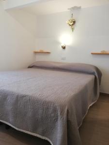 A bed or beds in a room at Il lago del Mugello B&B