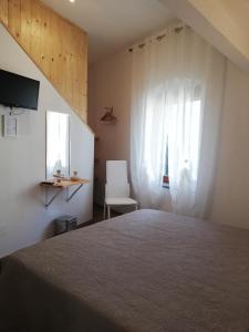 A bed or beds in a room at Il lago del Mugello B&B