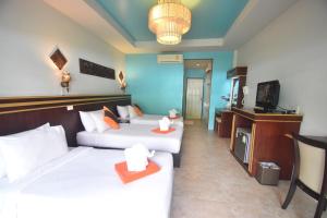 TV a/nebo společenská místnost v ubytování Simple Life Resort Koh Tao