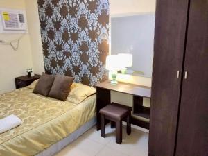 Postel nebo postele na pokoji v ubytování Super Cute Hampton Suites