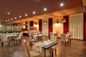 Hotel Avangarda 레스토랑 또는 맛집