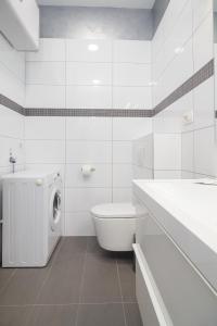 Kúpeľňa v ubytovaní Apartment Aspalathos Centar - City center, a few minutes' walking distance to the UNESCO Palace, parking lot in front of the apartment