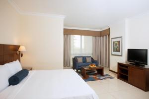 TV a/nebo společenská místnost v ubytování Al Rawda Arjaan by Rotana, Abu Dhabi