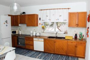 Kuchyň nebo kuchyňský kout v ubytování Marina Beach House + 26 fotografií