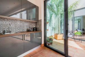 a kitchen with a glass door leading to a patio at Casa Creativa Lagos in Lagos