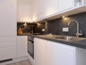Η κουζίνα ή μικρή κουζίνα στο Meerblickzimmer Ohlerich Speicher Appartement 13 +4 φωτογραφίες