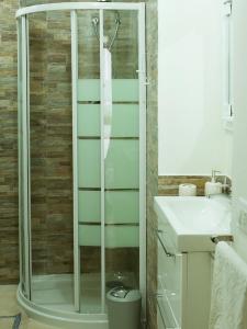 a bathroom with a shower and a sink at pienosole B&B in Francavilla al Mare