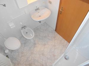 Ένα μπάνιο στο Appartamenti Donini Marco