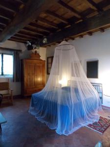 a net hanging from a ceiling in a room at Bed and Breakfast di Charme La Bonarella in Russi