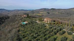 an aerial view of a house in the mountains at La Coccinella in San Venanzo