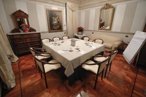 Fotografie z fotogalerie ubytování Hotel Villa Beccaris v destinaci Monforte dʼAlba