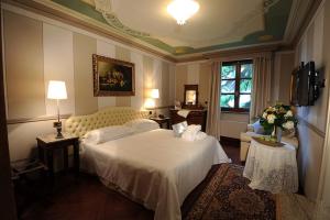 Postel nebo postele na pokoji v ubytování Hotel Villa Beccaris + 37 fotografií