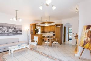 Posedenie v ubytovaní Panos Luxury Suite