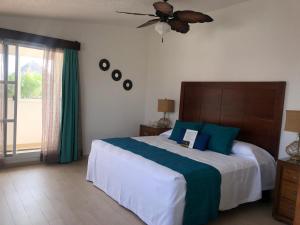 Postel nebo postele na pokoji v ubytování Ananta Hotel + 37 fotografií