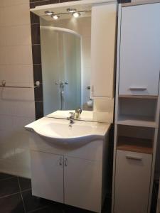 Koupelna v ubytování Apartmani Nada + 37 fotografií