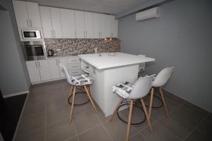 Kuchyň nebo kuchyňský kout v ubytování Villa M