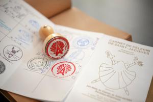 Certificado, premio, señal o documento que está expuesto en Adveniat Paris