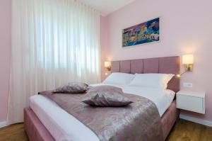 Posteľ alebo postele v izbe v ubytovaní New Art Apartment