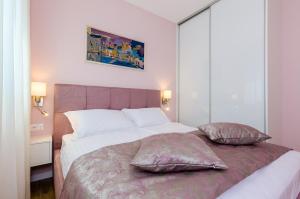Posteľ alebo postele v izbe v ubytovaní New Art Apartment