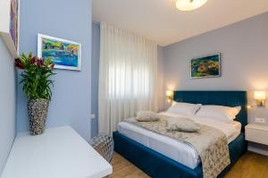 Posteľ alebo postele v izbe v ubytovaní New Art Apartment