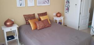 Łóżko lub łóżka w pokoju w obiekcie Apartment Campoamor Descansa