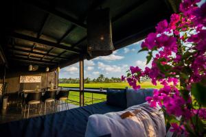 Un balcón o terraza en Kontiki Villa - Joshua District
