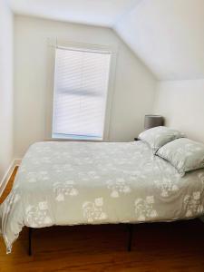 מיטה או מיטות בחדר ב-L'Appartement de la Suite North Hatley