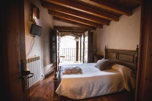 A bed or beds in a room at Orgullo Rural